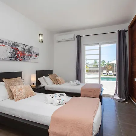 Villa Near Sleeps 10 *
