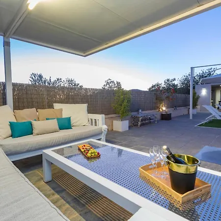 Near Sleeps 10 Villa San Antonio