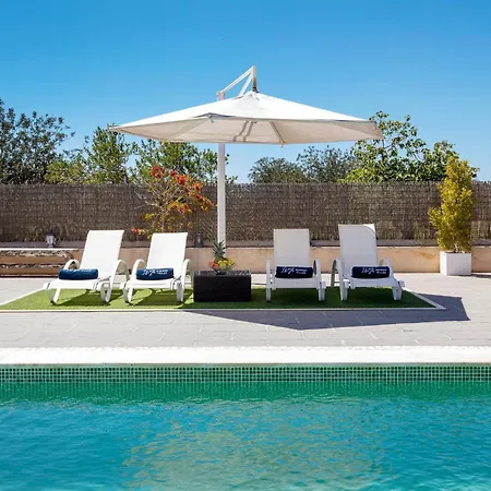 Near Sleeps 10 Villa *