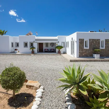 Villa Near Sleeps 10 *